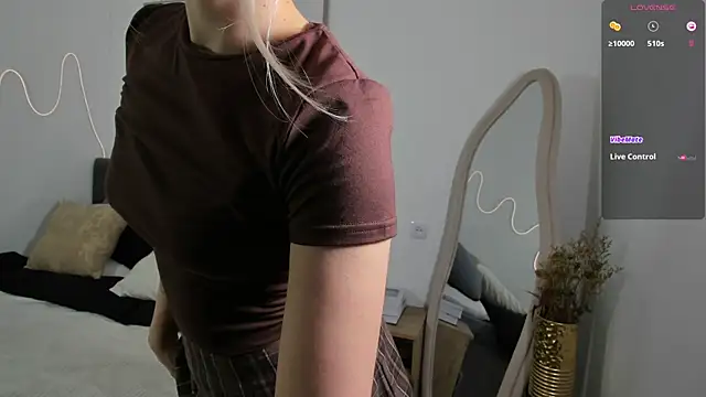 Snapshot of SimonaGerry chatting on October 9, 2025, 4:35 am SimonaGerry online show from October 9, 2025, 4:35 am