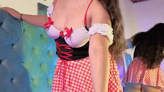 Paola Lyon  online show from October 31, 2025, 8:00 am