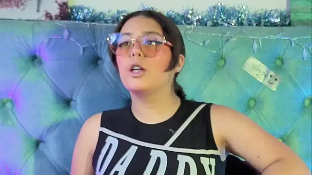 Paola Lyon  online show from December 19, 2025, 7:05 pm