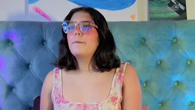 Snapshot of Paola_Lyon_ chatting on February 2, 2026, 12:59 pm Paola Lyon online show from February 2, 2026, 12:59 pm