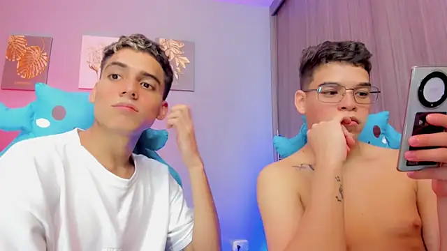 Snapshot of jake_and_joaquin chatting on February 28, 2025, 9:15 am jake and joaquin online show from February 28, 2025, 9:15 am