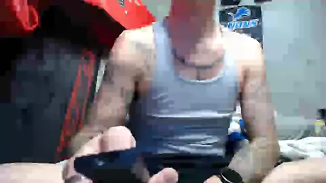 hugdick1977 online show from May 2, 2026, 3:45 am