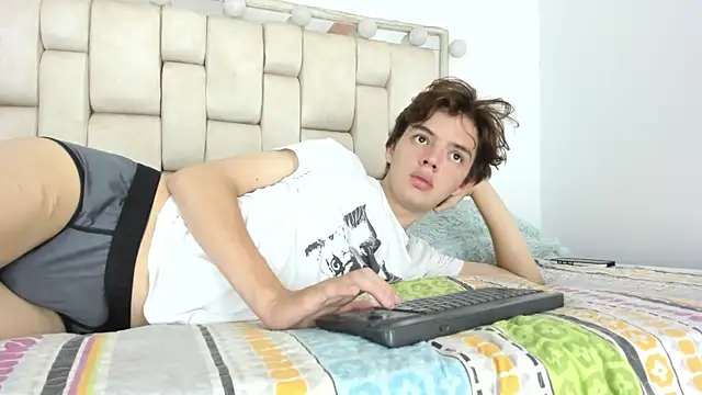 daniel hot03 online show from November 27, 2025, 1:44 pm