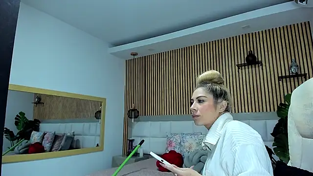 Viktoria Davis online show from December 17, 2024, 3:28 am