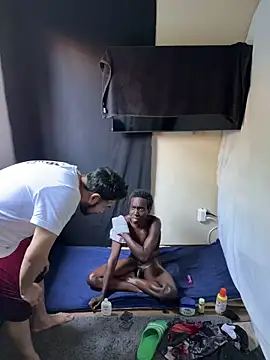 Snapshot of SideGhost chatting on April 14, 2026, 11:10 pm SideGhost online show from April 14, 2026, 11:10 pm