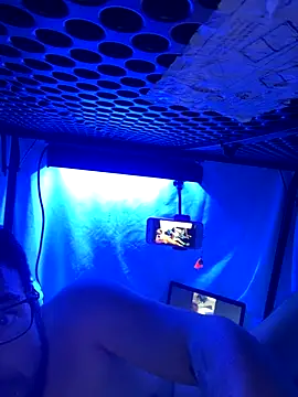 Snapshot of SideGhost chatting on December 2, 2025, 9:22 am SideGhost online show from December 2, 2025, 9:22 am