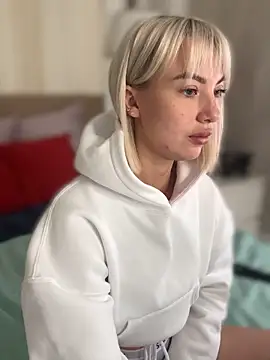 Snapshot of MiaMinx chatting on October 31, 2025, 11:33 pm MiaMinx online show from October 31, 2025, 11:33 pm