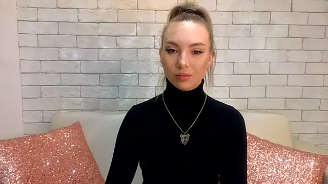 Snapshot of MiaMinx chatting on February 4, 2025, 10:45 pm MiaMinx online show from February 4, 2025, 10:45 pm