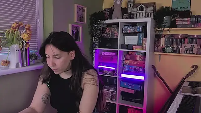 LelianaHazel online show from March 10, 2026, 4:11 pm