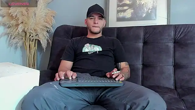 Snapshot of iandygrasso chatting on September 23, 2025, 3:19 pm iandygrasso online show from September 23, 2025, 3:19 pm