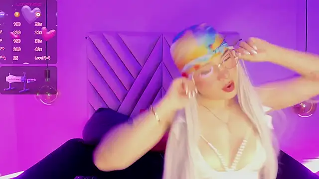 EmmaSwift  online show from December 17, 2025, 2:38 am