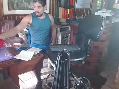 Snapshot of Dr_Pocholate84 chatting on March 17, 2026, 8:23 pm Dr Pocholate84 online show from March 17, 2026, 8:23 pm