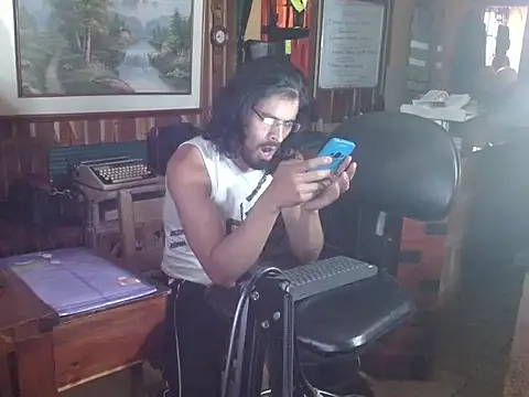 Snapshot of Dr_Pocholate84 chatting on March 18, 2026, 8:43 pm Dr Pocholate84 online show from March 18, 2026, 8:43 pm