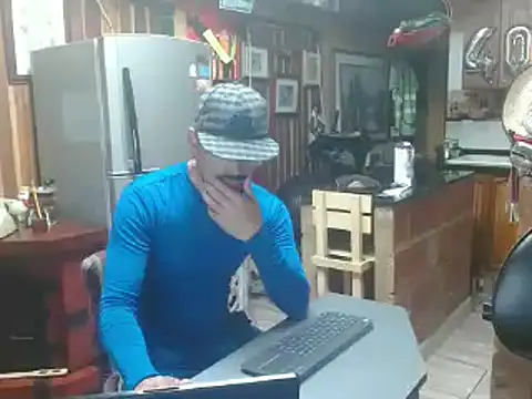 Snapshot of Dr_Pocholate84 chatting on February 13, 2025, 12:46 am Dr Pocholate84 online show from February 13, 2025, 12:46 am