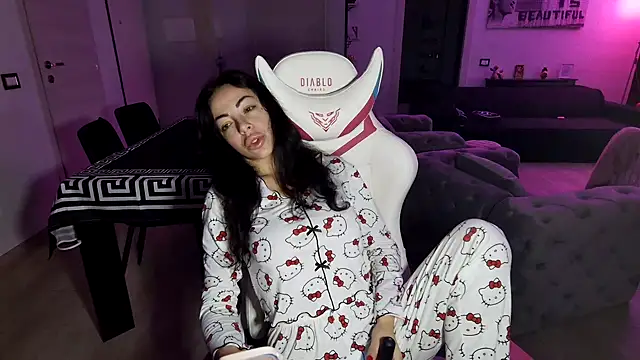 Snapshot of Chloe_Ricci chatting on November 21, 2025, 4:44 am Chloe Ricci online show from November 21, 2025, 4:44 am