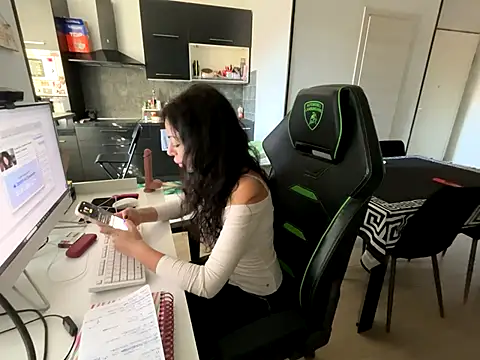 Snapshot of Chloe_Ricci chatting on November 10, 2025, 7:57 am Chloe Ricci online show from November 10, 2025, 7:57 am