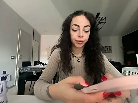 Snapshot of Chloe_Ricci chatting on December 1, 2025, 8:04 am Chloe Ricci online show from December 1, 2025, 8:04 am