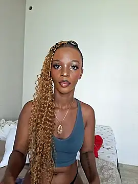 Kamdollie online show from November 28, 2025, 7:19 am