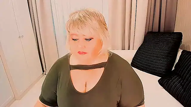 Snapshot of BIGTITSBBW chatting on October 15, 2025, 6:22 am BIGTITSBBW online show from October 15, 2025, 6:22 am