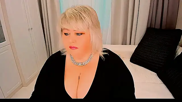 Snapshot of BIGTITSBBW chatting on October 4, 2025, 12:50 pm BIGTITSBBW online show from October 4, 2025, 12:50 pm
