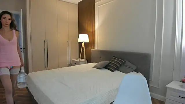 missliiaa online show from July 14, 2026, 7:24 am