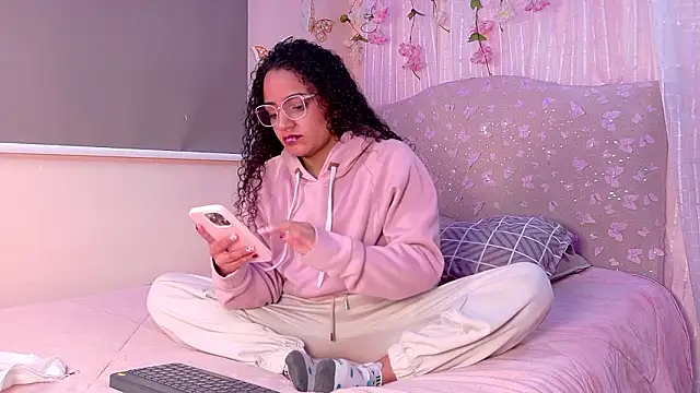 DAHLIA BROWNIE online show from February 21, 2026, 4:25 am