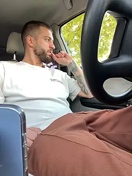 Snapshot of ElChapoGuzman95 chatting on October 11, 2025, 5:30 am ElChapoGuzman95 online show from October 11, 2025, 5:30 am