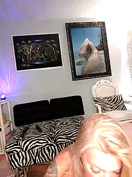 Snapshot of Weloveblue chatting on March 3, 2025, 12:17 pm Weloveblue online show from March 3, 2025, 12:17 pm