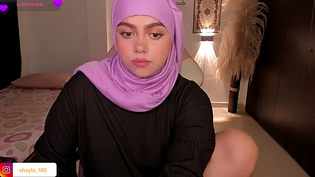 Snapshot of shayla_18 chatting on September 19, 2025, 1:42 am shayla 18 online show from September 19, 2025, 1:42 am