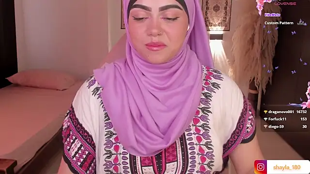 Snapshot of shayla_18 chatting on March 19, 2025, 11:25 pm shayla 18 online show from March 19, 2025, 11:25 pm