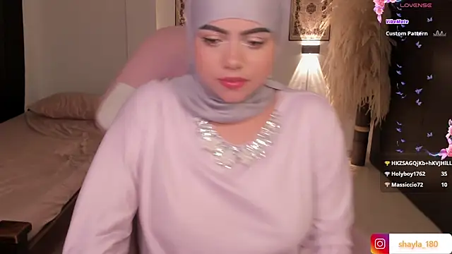 Snapshot of shayla_18 chatting on March 11, 2025, 12:00 am shayla 18 online show from March 11, 2025, 12:00 am