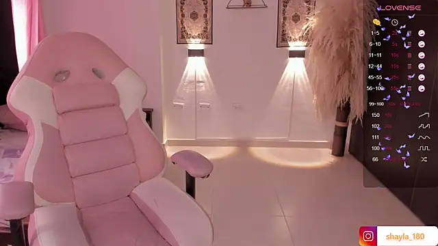 Snapshot of shayla_18 chatting on February 22, 2025, 9:26 pm shayla 18 online show from February 22, 2025, 9:26 pm