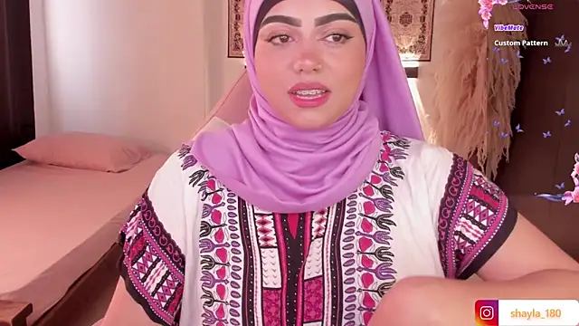 Snapshot of shayla_18 chatting on March 19, 2025, 8:22 pm shayla 18 online show from March 19, 2025, 8:22 pm