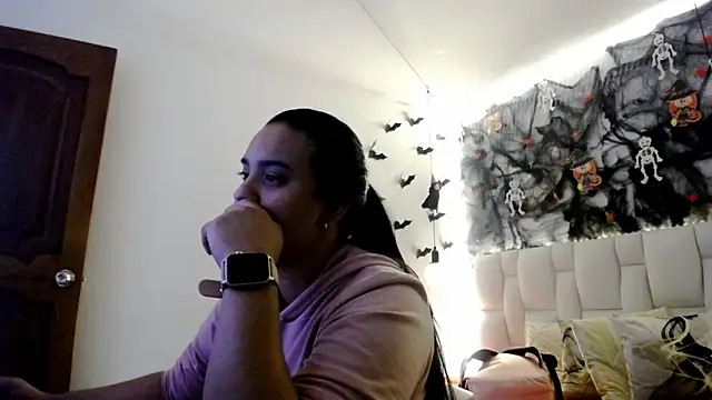 tiffany  pink online show from October 21, 2025, 6:18 pm