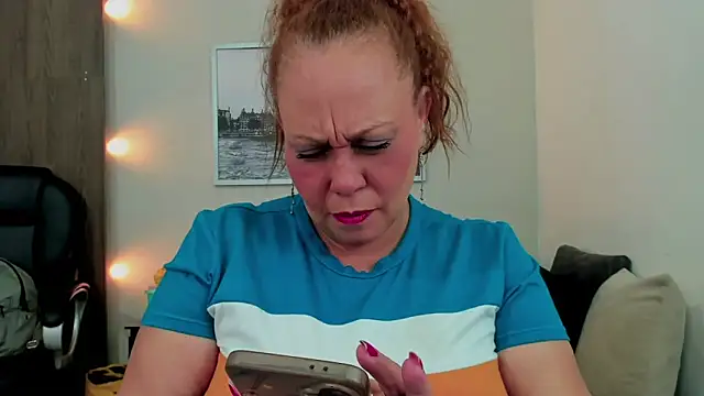 Snapshot of Cheryl_JONES chatting on November 26, 2025, 7:08 am Cheryl JONES online show from November 26, 2025, 7:08 am