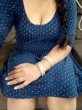 Snapshot of Mounika25 chatting on November 7, 2025, 9:14 am Mounika25 online show from November 7, 2025, 9:14 am