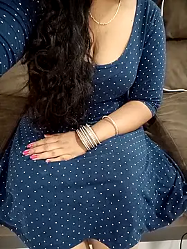 Snapshot of Mounika25 chatting on November 18, 2025, 11:57 am Mounika25 online show from November 18, 2025, 11:57 am