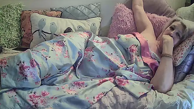 Snapshot of MaggieMoonxxx chatting on December 29, 2024, 5:21 am MaggieMoonxxx online show from December 29, 2024, 5:21 am