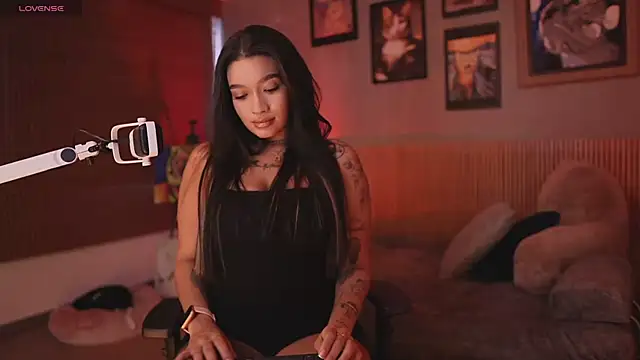 HannahW  online show from March 17, 2025, 9:57 pm