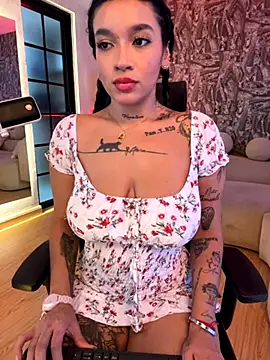 HannahW  online show from September 11, 2025, 7:25 pm