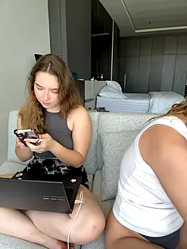 Nura n Sarah online show from October 12, 2025, 4:03 am