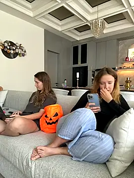 Nura n Sarah online show from October 30, 2025, 2:32 am