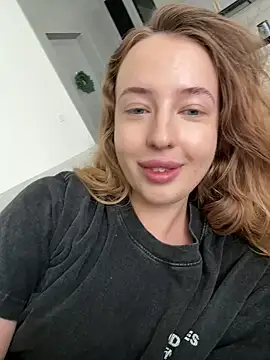 Snapshot of Nura_n_Sarah chatting on April 3, 2026, 5:14 am Nura n Sarah online show from April 3, 2026, 5:14 am