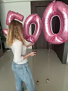 Snapshot of Nura_n_Sarah chatting on April 4, 2026, 5:36 am Nura n Sarah online show from April 4, 2026, 5:36 am