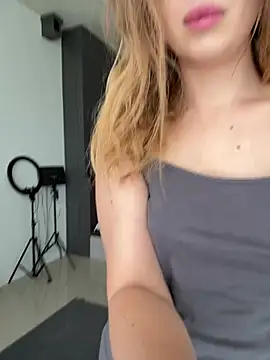 Snapshot of Nura_n_Sarah chatting on March 8, 2026, 5:00 am Nura n Sarah online show from March 8, 2026, 5:00 am