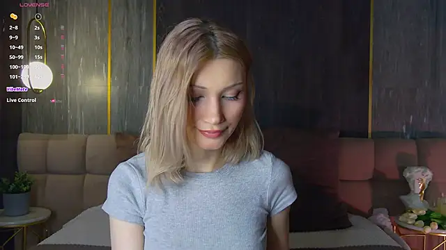 Snapshot of CarolReeves chatting on May 31, 2026, 4:46 pm CarolReeves online show from May 31, 2026, 4:46 pm