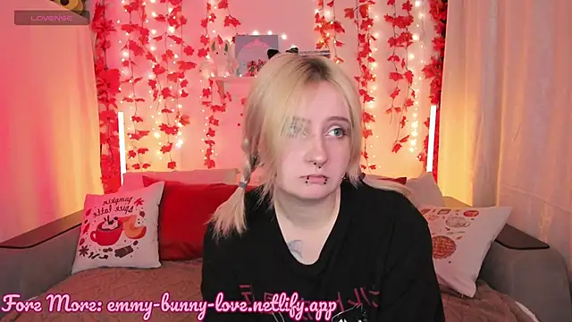 EmmyBunny online show from September 19, 2025, 3:38 pm