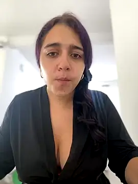 Alicia Ruiz online show from December 2, 2025, 1:57 pm