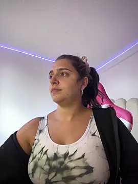 Snapshot of Alicia_Ruiz chatting on April 17, 2026, 8:33 pm Alicia Ruiz online show from April 17, 2026, 8:33 pm