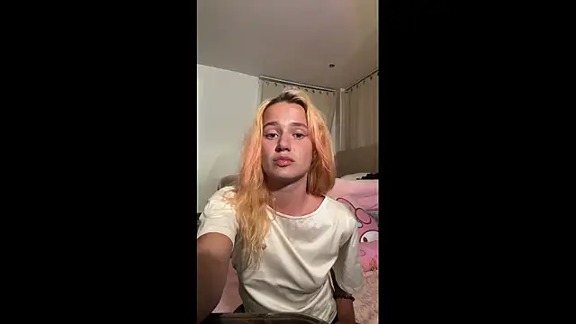 Snapshot of EmmylieMorris chatting on February 11, 2026, 5:02 pm EmmylieMorris online show from February 11, 2026, 5:02 pm